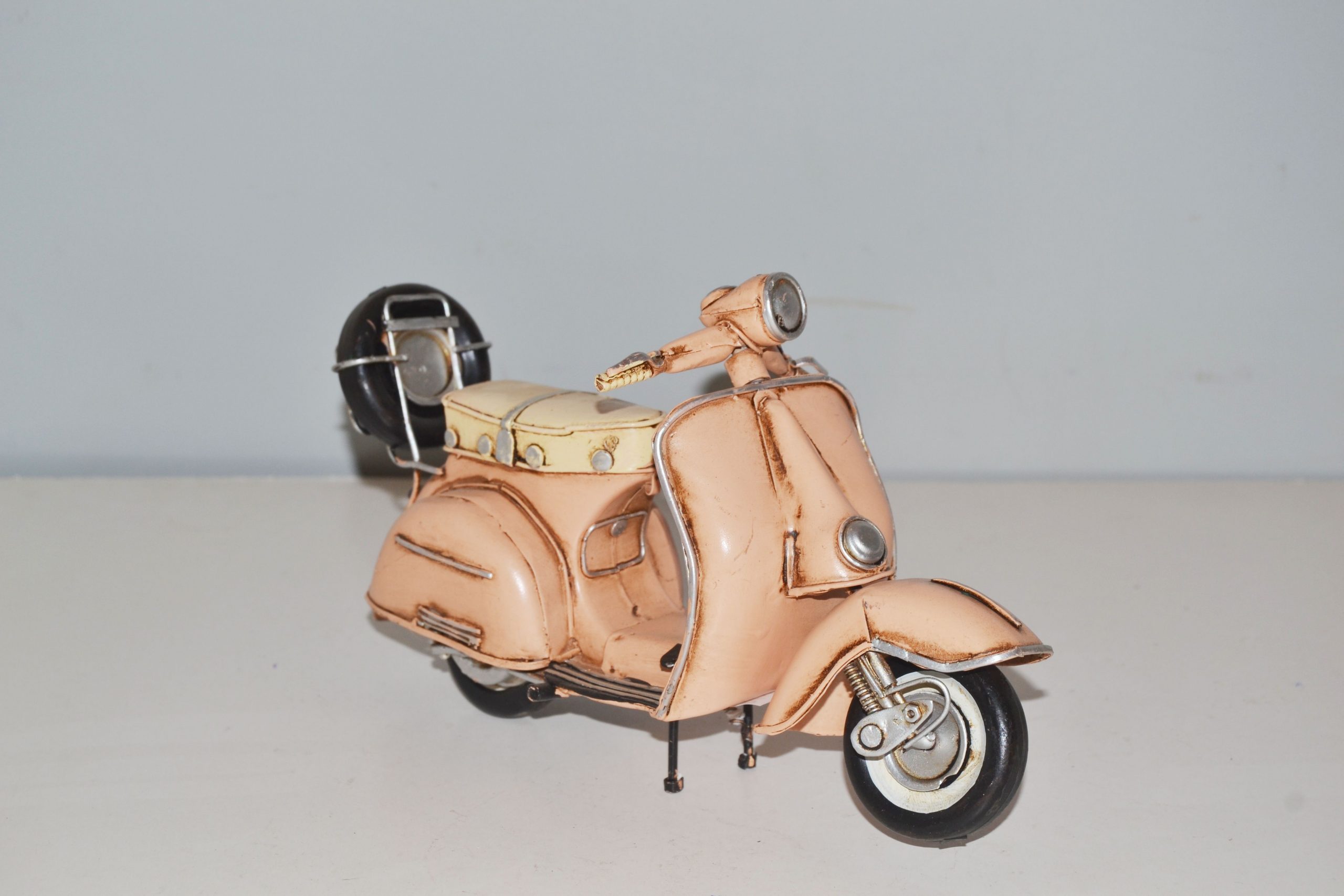 VESPA 1950 ROLLER VINTAGE METAL COLLECTION BIKES