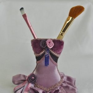 BUST WITH PURPLE BRUSHES CM 13
