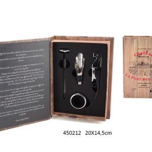 A UNIQUE WINE KIT 4 PIECES BOOK 20 X 14.5 X H. 4 CM