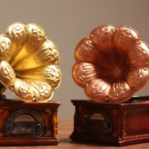 VINTAGE FIGURE RESIN MATERIAL GRAMOPHONE