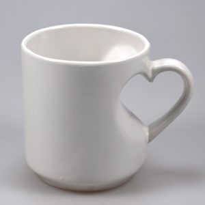 CERAMIC MUG HEART DESIGN HANDLE