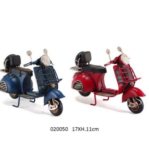 VINTAGE METAL DESIGN MOTO VESPA COLLECTION ITEMS