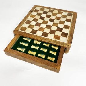 VINTAGE WOOD CHESS BOARD IN BOX