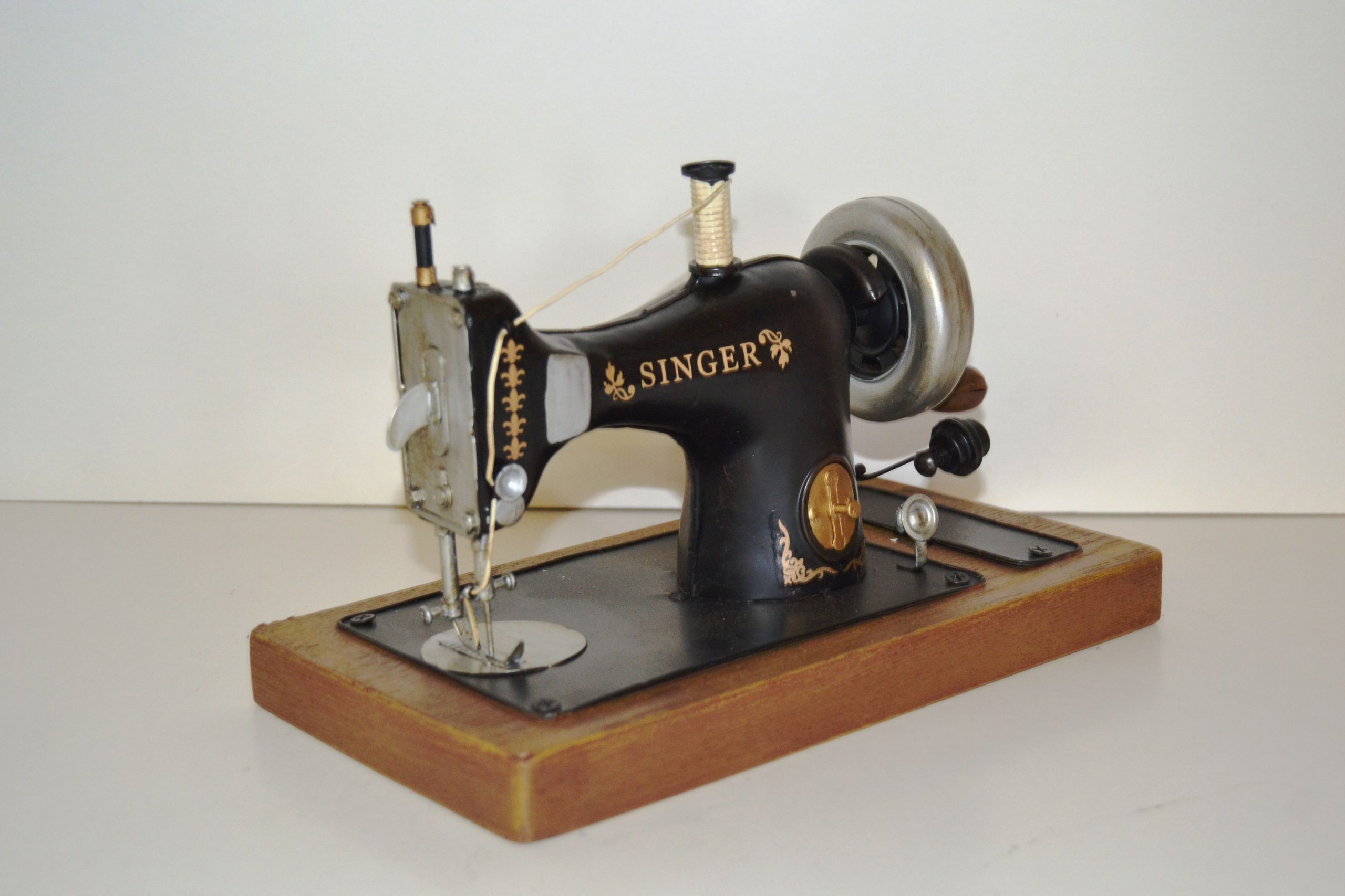 VINTAGE SEWING MACHINE HAND MADE COLLECTION ITEMS